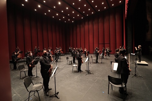 Centro Cultural Mexiquense Bicentenario recibe a un poco más de 200 mexiquenses para disfrutar de la música en vivo.
